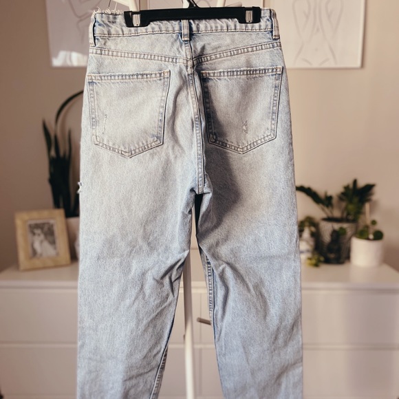 ZARA Distressed Lightwash High Waisted Mom Jeans - Picture 2 of 5